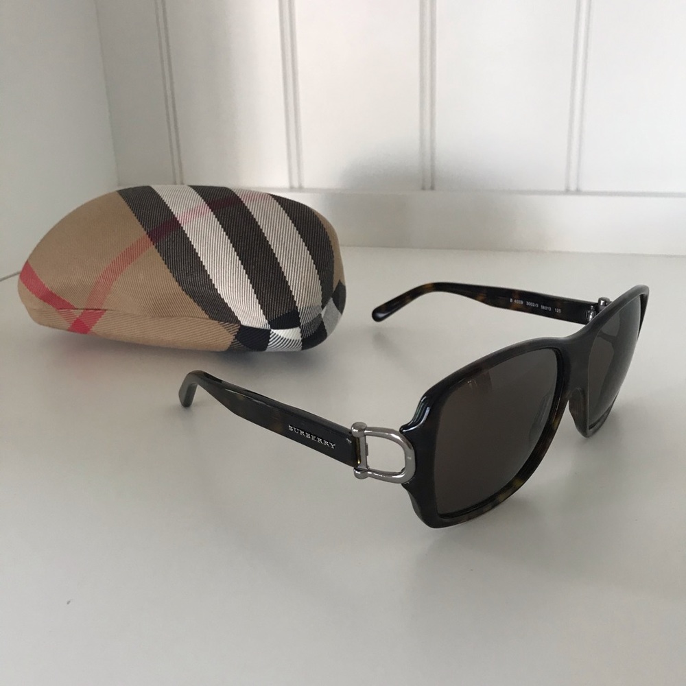 Burberry Sunglasses 🕶